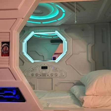 Hostel Aria Capsule Chisinau Bagian luar foto