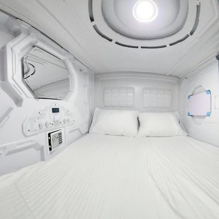 Hostel Aria Capsule Chisinau Bagian luar foto
