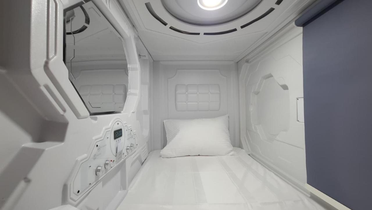 Hostel Aria Capsule Chisinau Bagian luar foto