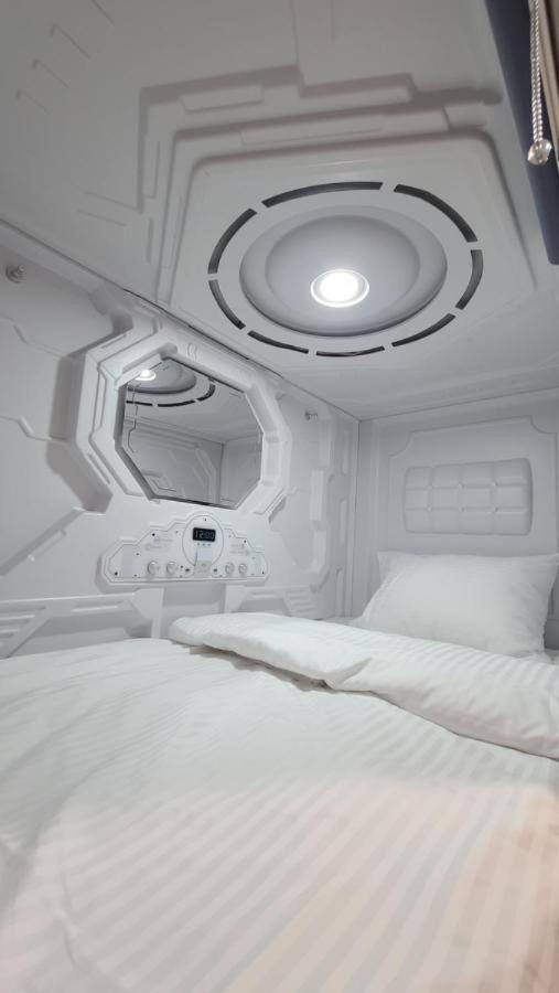 Hostel Aria Capsule Chisinau Bagian luar foto